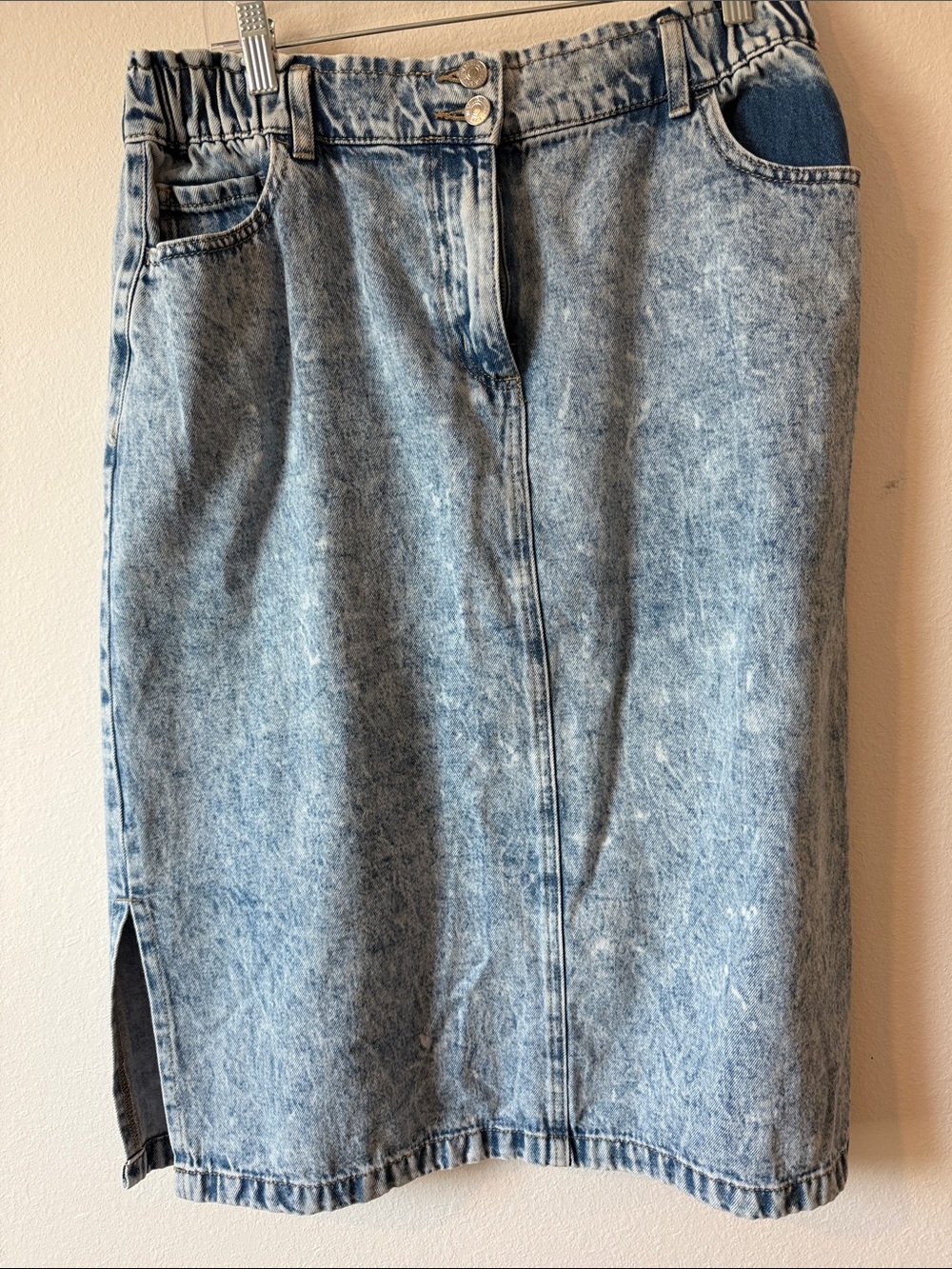 Denim skirt acid washed